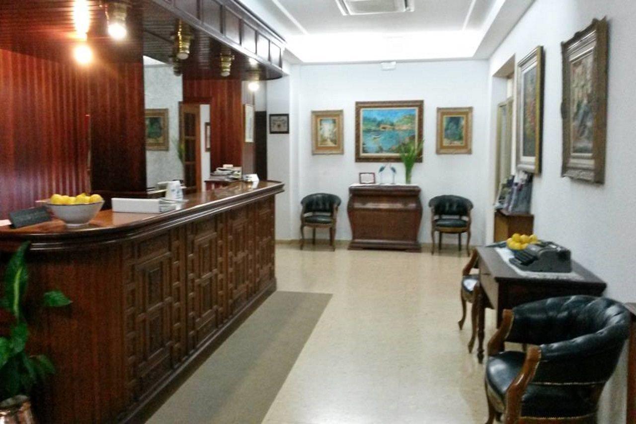 伽雅酒店 帕格拉 外观 照片